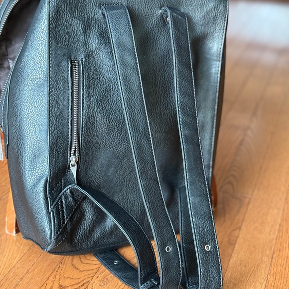 Matt & Nat Backpack - Picture 5 of 5